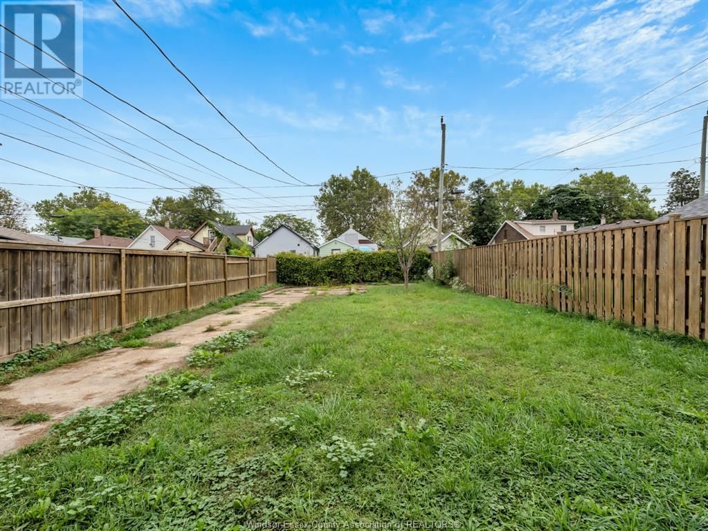 1046 ALBERT ROAD Image 36