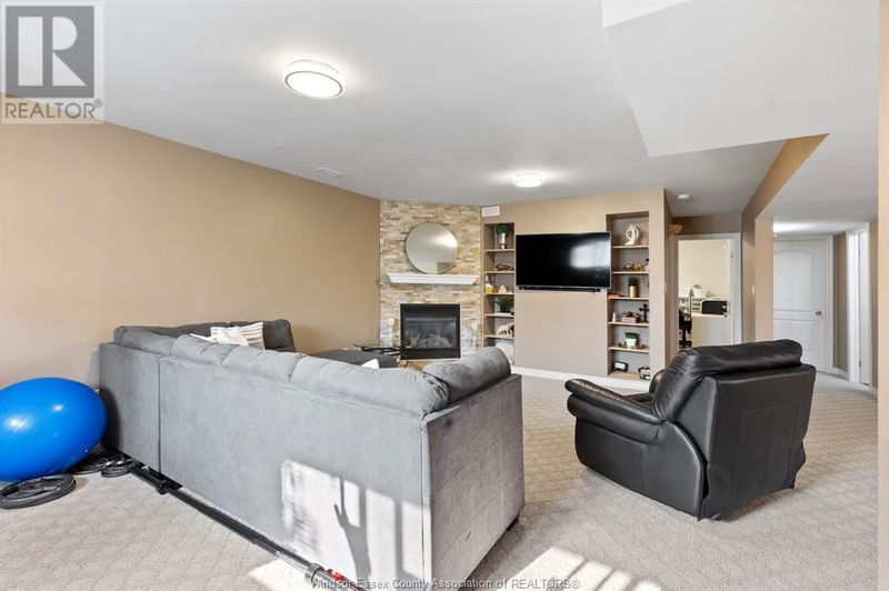 4817 Barcelona Crescent  Windsor, N9G3E9 | Image 25