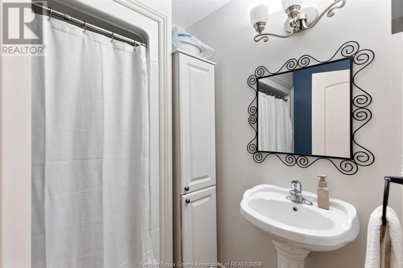 4817 Barcelona Crescent  Windsor, N9G3E9 | Image 27