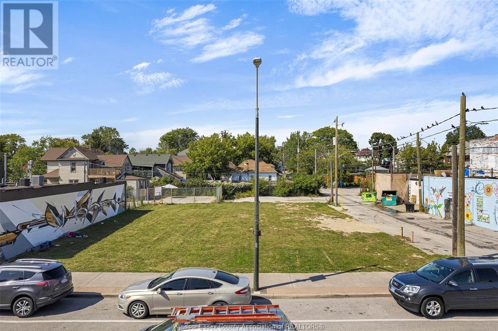 934-938 WYANDOTTE STREET EAST Image 2