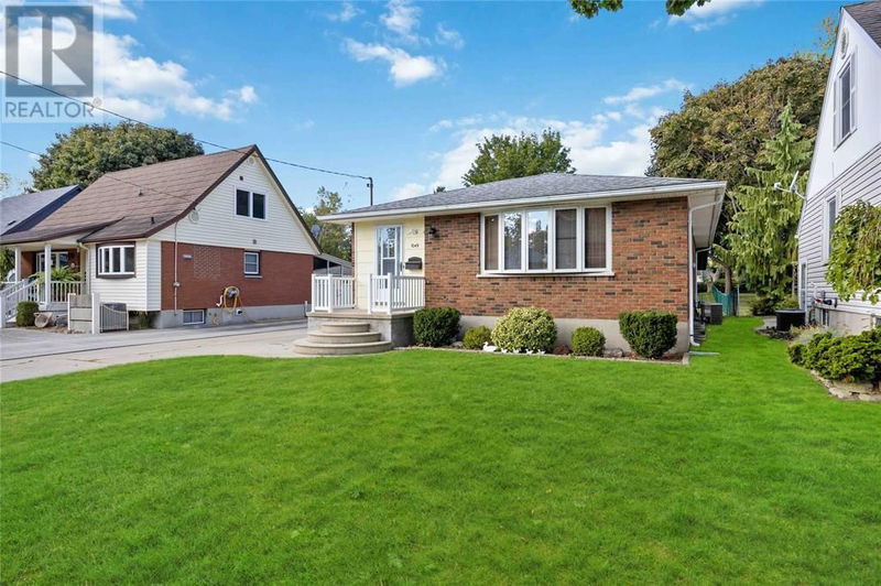 1049 BRIARFIELD Avenue  Sarnia, N7V4A2 | Image 2