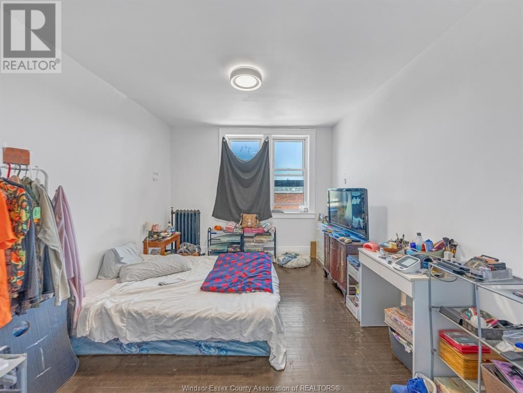 1572 TECUMSEH ROAD EAST Image 18
