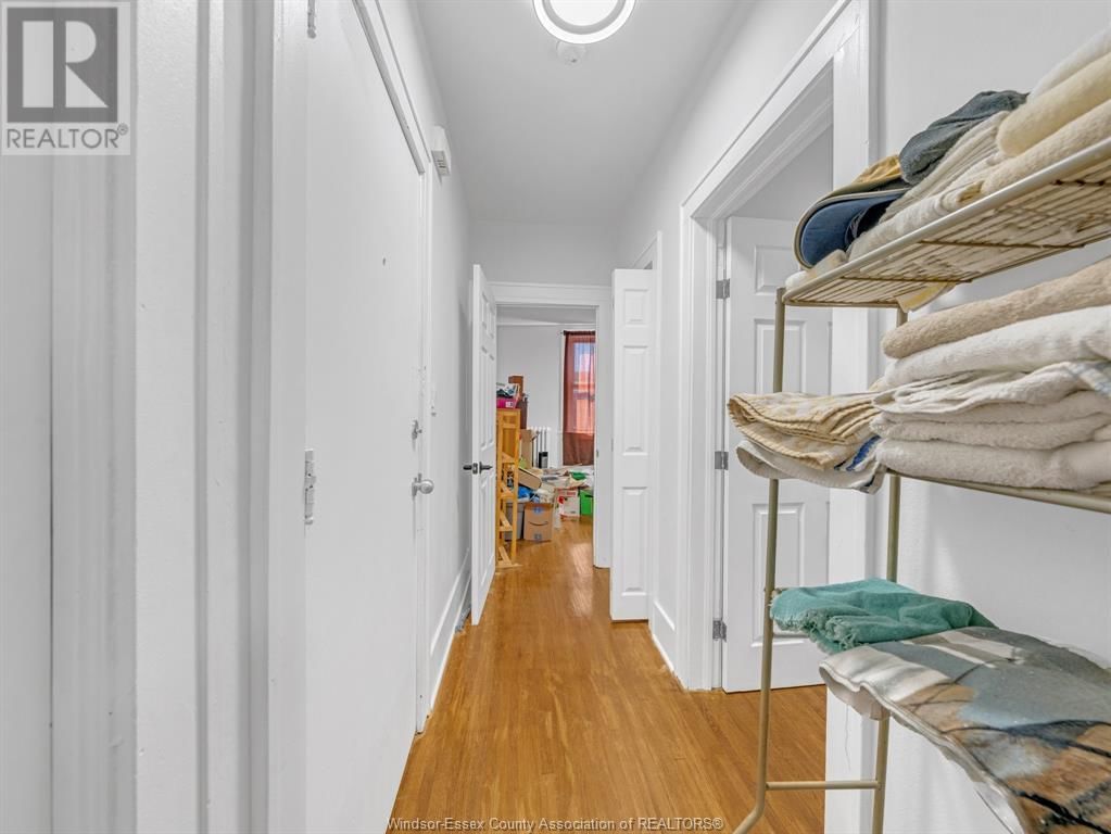 1572 TECUMSEH ROAD EAST Image 32