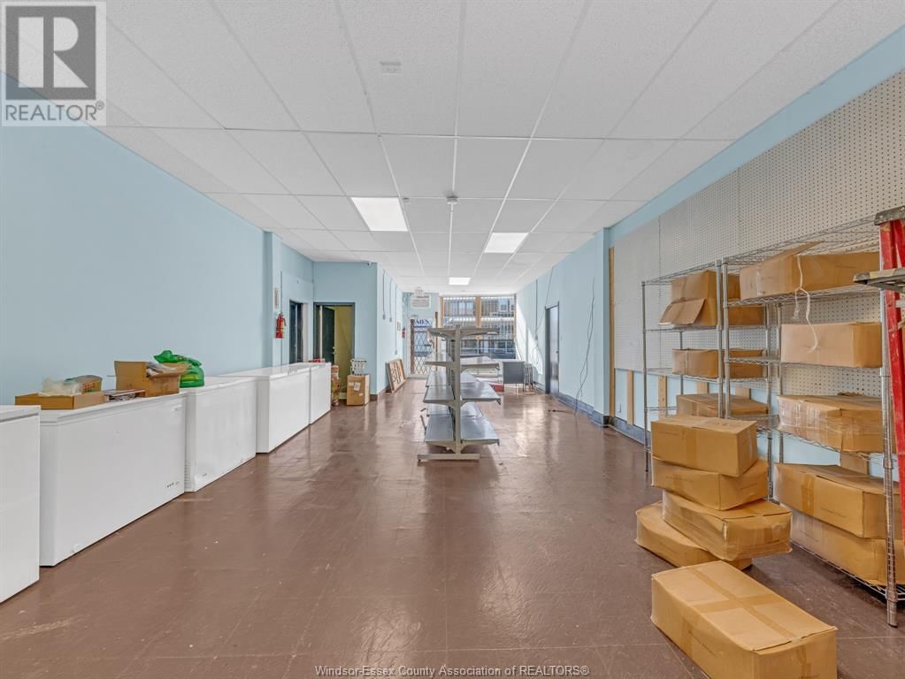 1572 TECUMSEH ROAD EAST Image 39