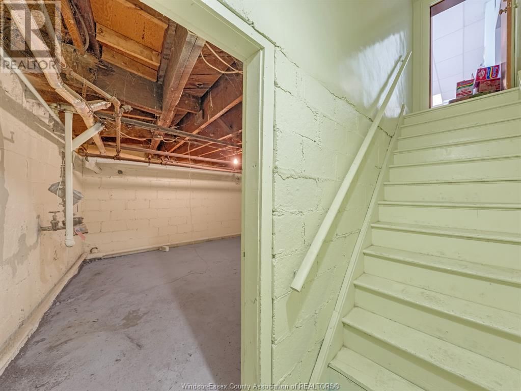 1572 TECUMSEH ROAD EAST Image 45