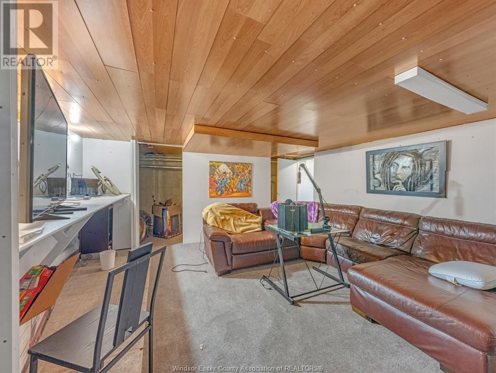 1572 TECUMSEH ROAD EAST Image 47