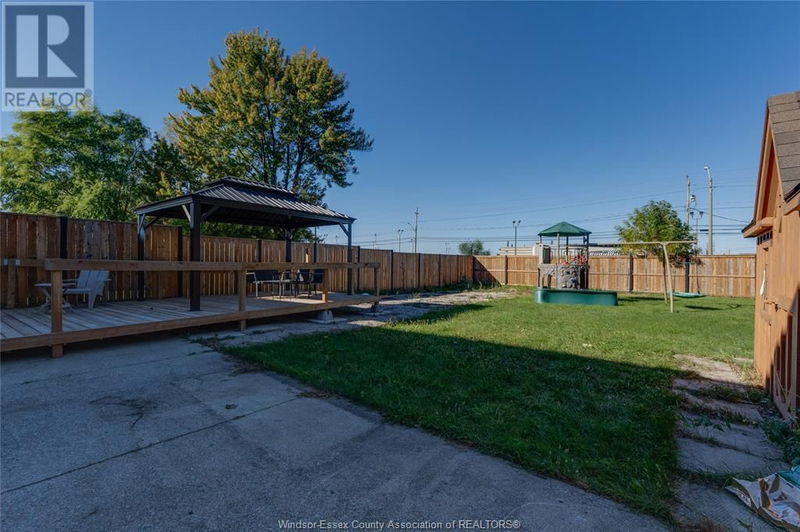 10468 SHENANDOAH Crescent  Windsor, N8R1B5 | Image 35