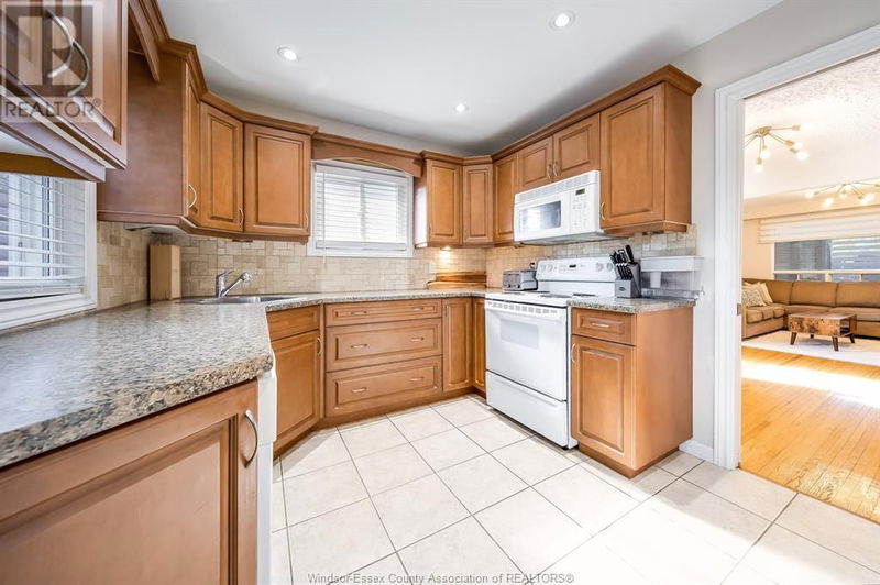 1832 GLADSTONE Avenue  Windsor, N8W2N3 | Image 11