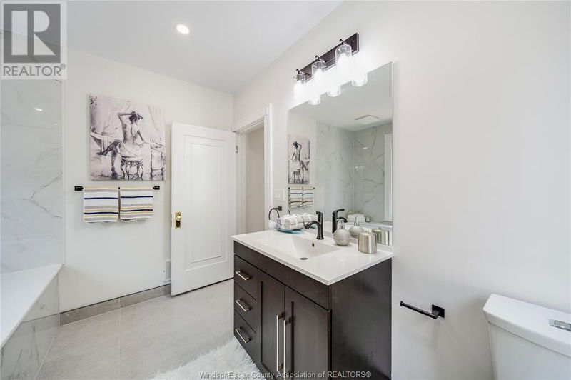 228 PRADO null  Windsor, N8S2H1 | Image 15