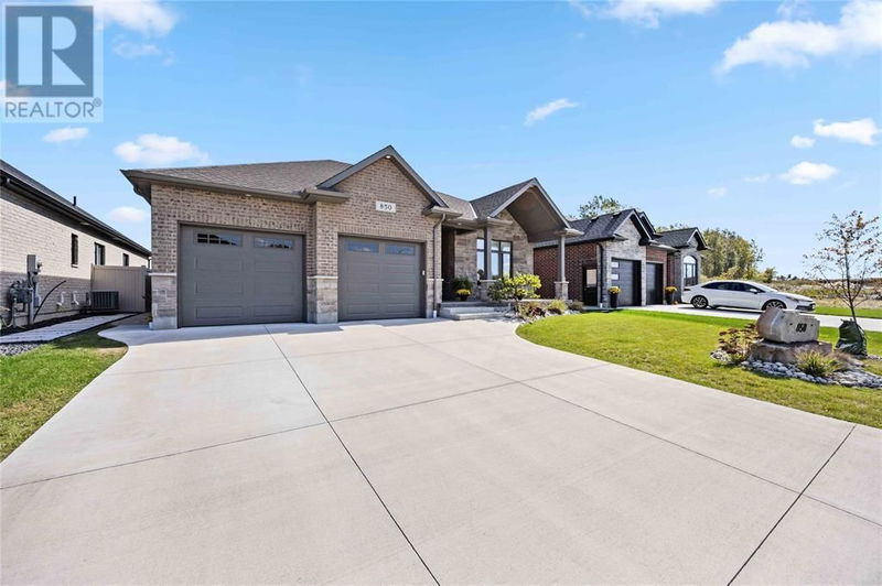 850 MAGNOLIA Lane  Sarnia, N7S0G4 | Image 3