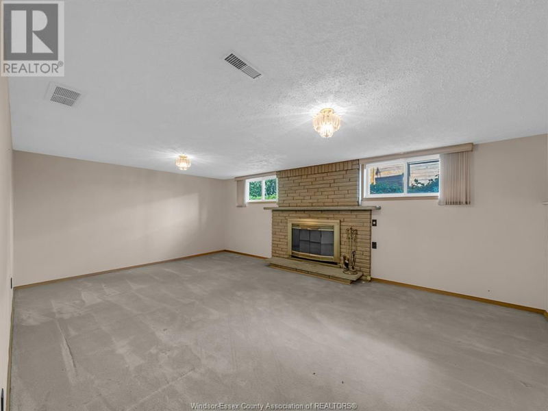 2977 FOREST GLADE Drive  Windsor, N8R1L6 | Image 15