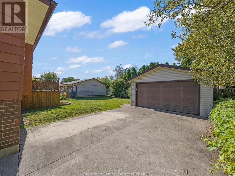 2977 FOREST GLADE Drive  Windsor, N8R1L6 | Image 25