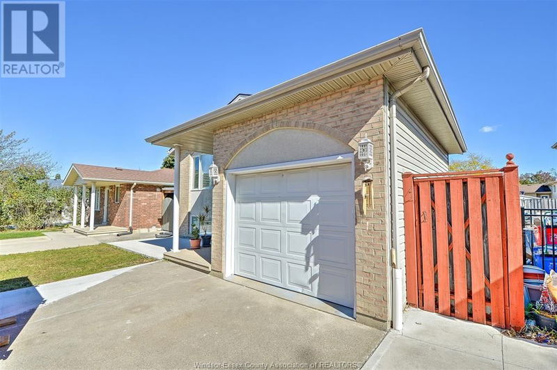 3372 CANDLEWOOD Crescent  Windsor, N8W5M5 | Image 2