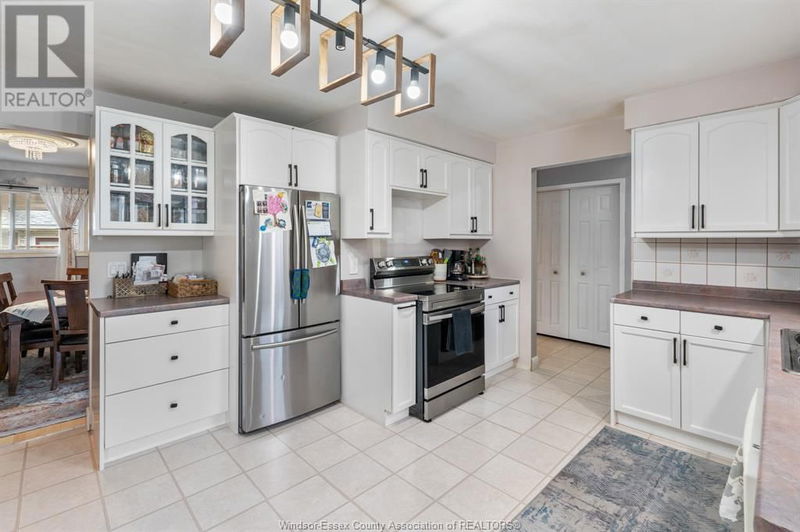 3308 FOREST GLADE Drive  Windsor, N8R1X3 | Image 14