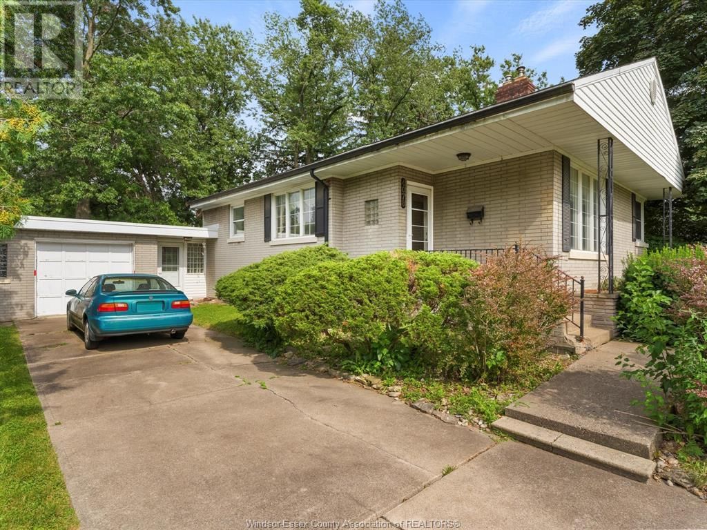 4078 Casgrain DRIVE Image 3