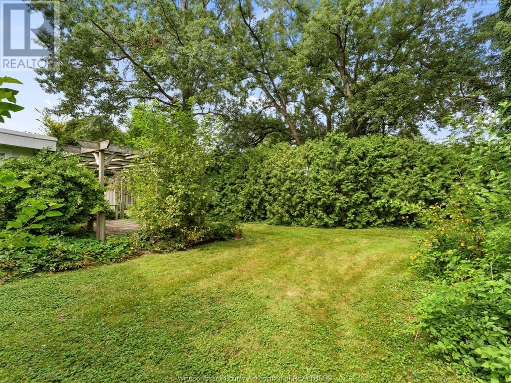 4078 Casgrain DRIVE Image 30