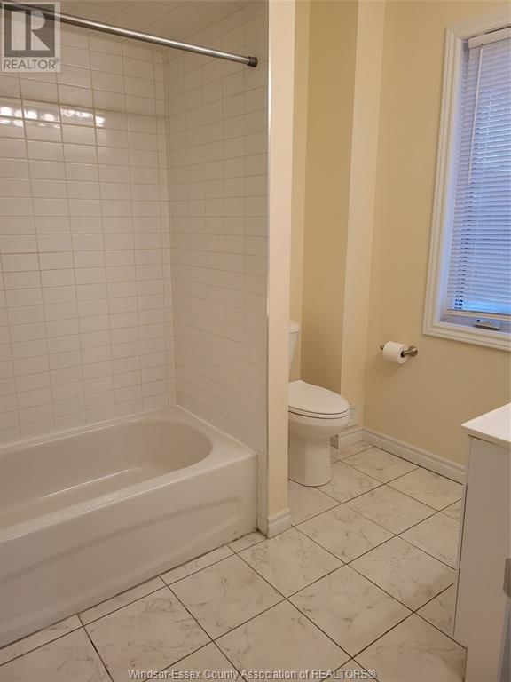 386 LOUIS Unit# REAR Image 11