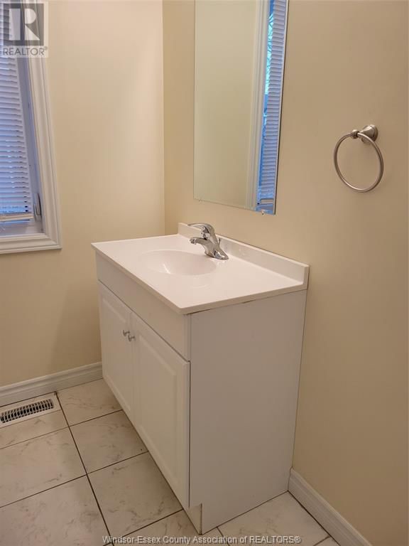 386 LOUIS Unit# REAR Image 12