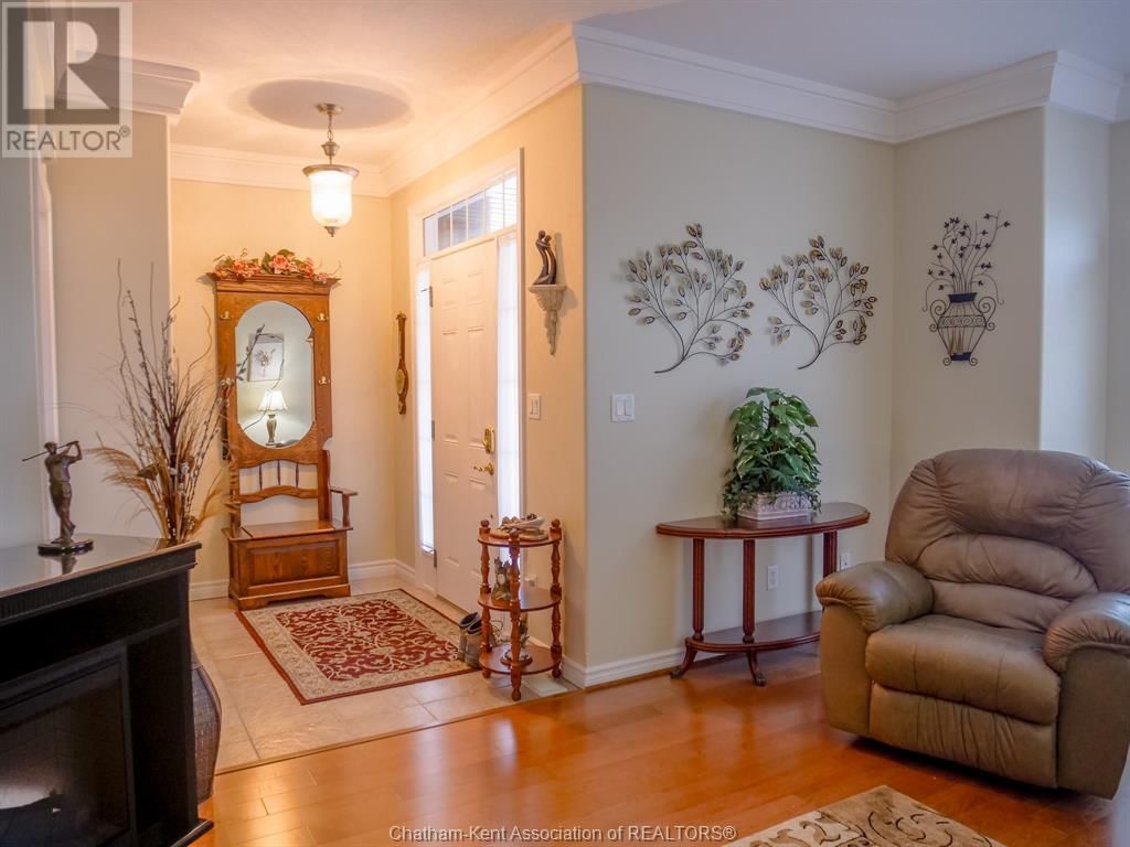 16 OAKGROVE LANE Image 11