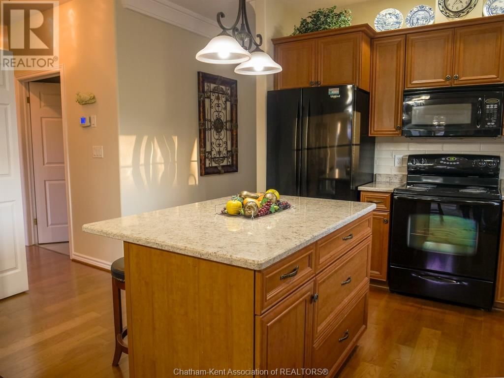 16 OAKGROVE LANE Image 12