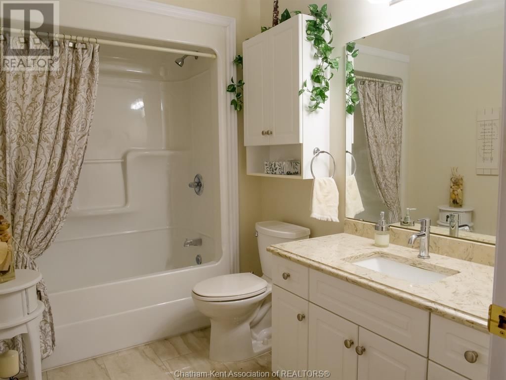 16 OAKGROVE LANE Image 18