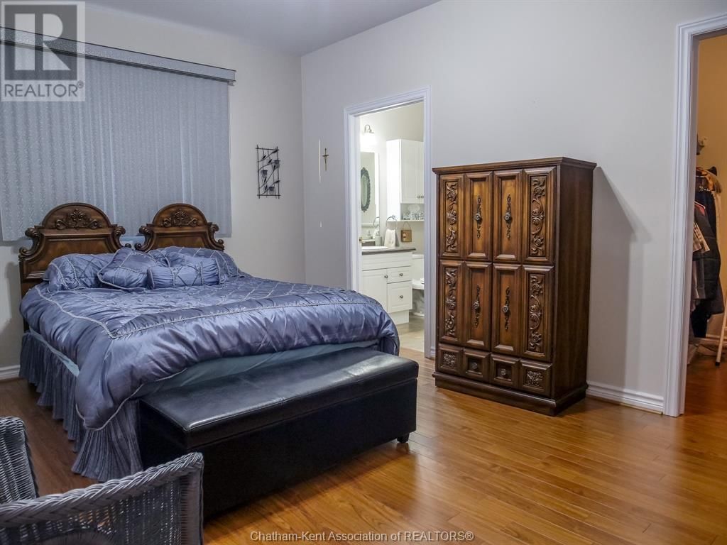 16 OAKGROVE LANE Image 21