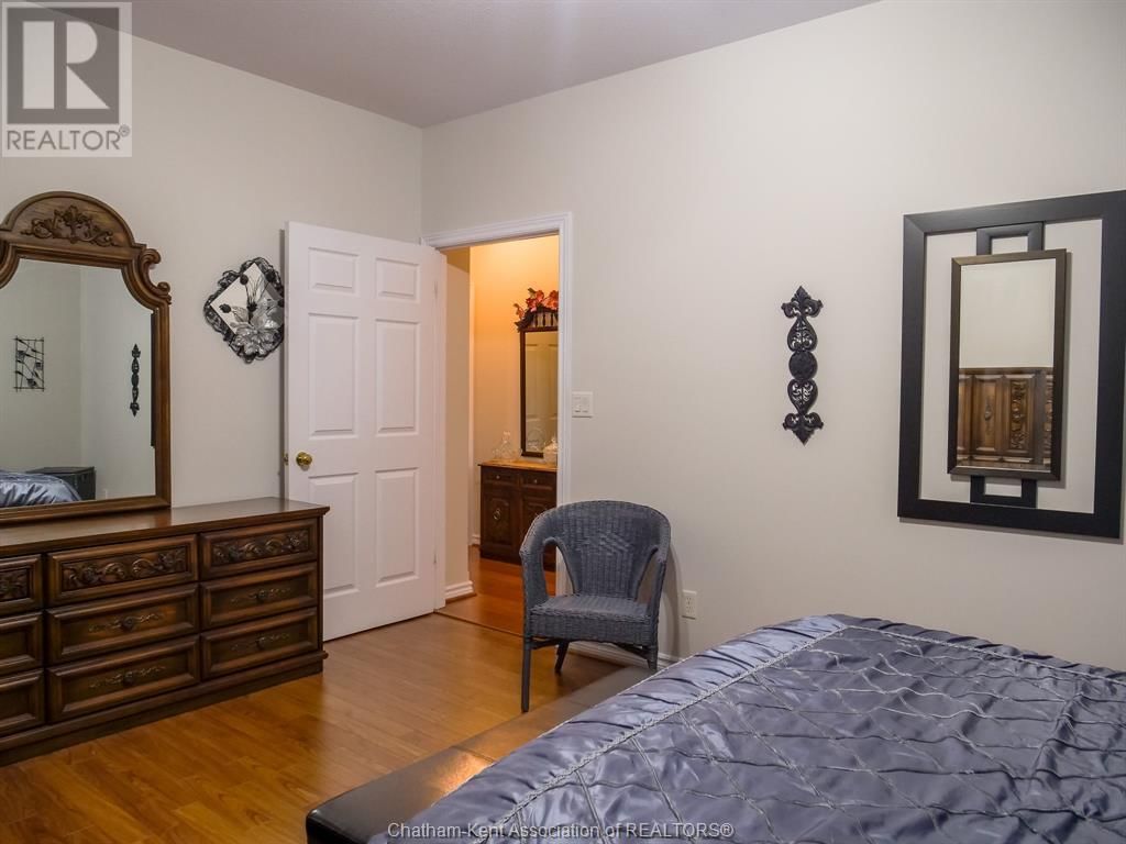 16 OAKGROVE LANE Image 22