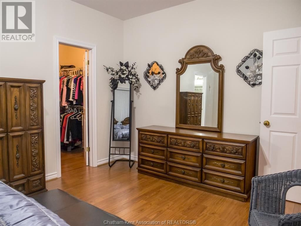 16 OAKGROVE LANE Image 23