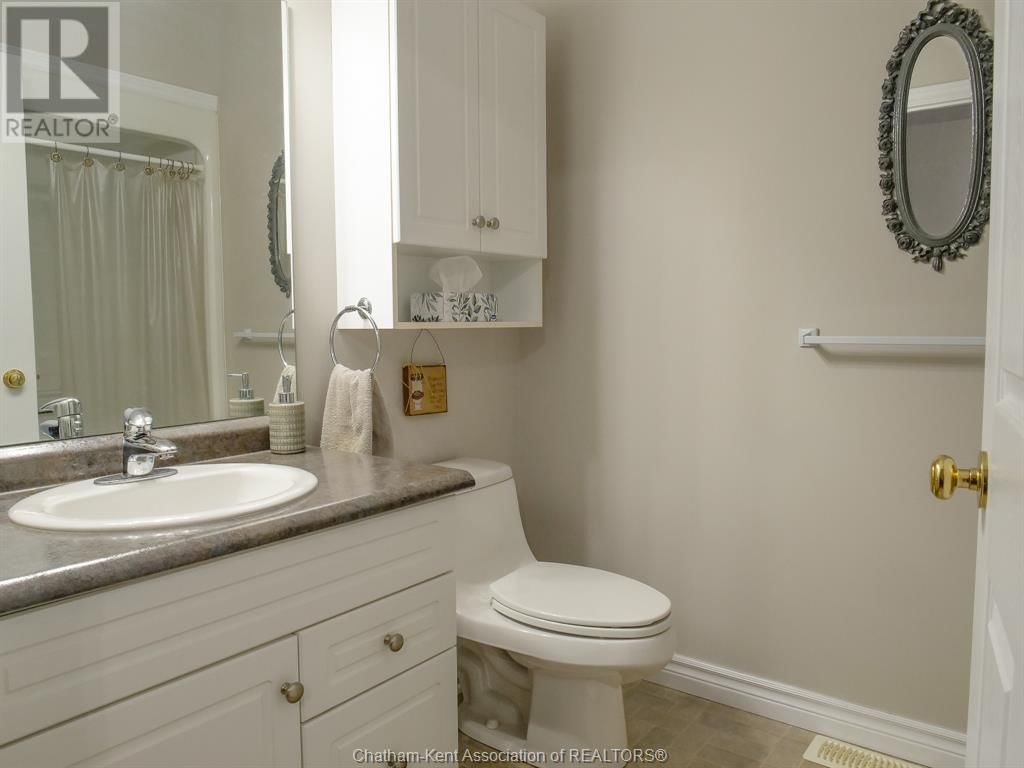 16 OAKGROVE LANE Image 24