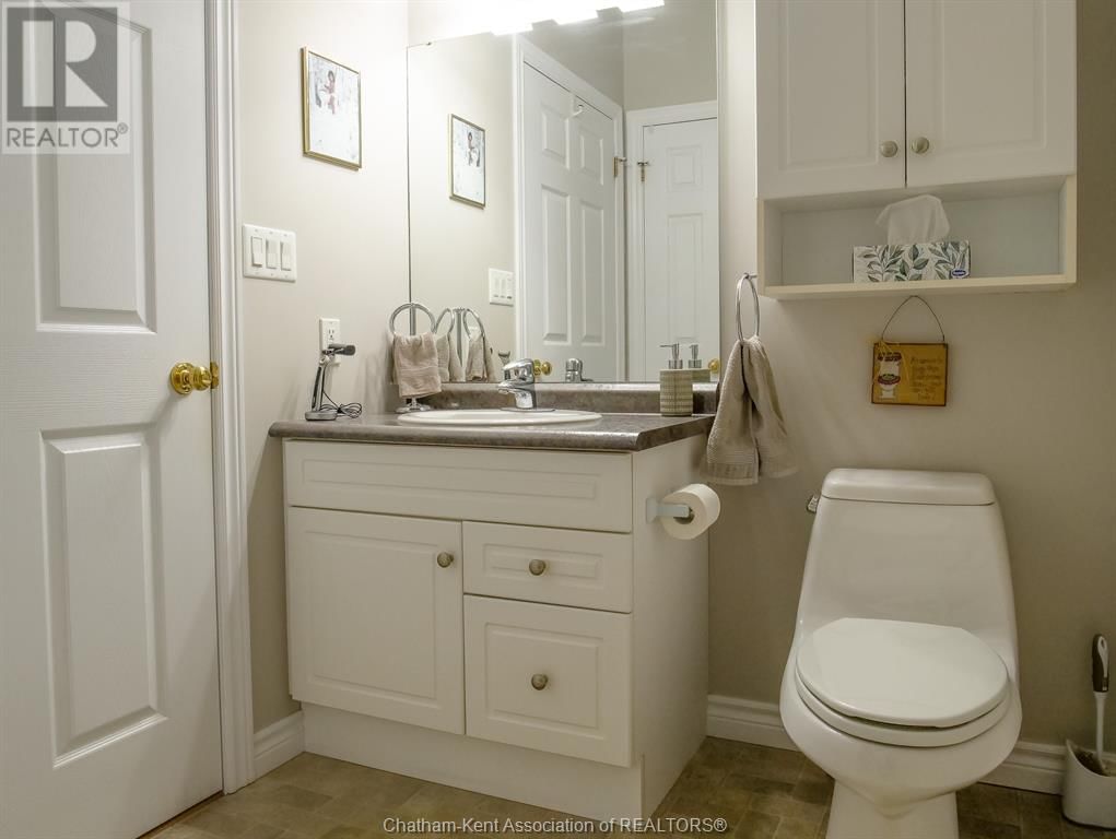 16 OAKGROVE LANE Image 25