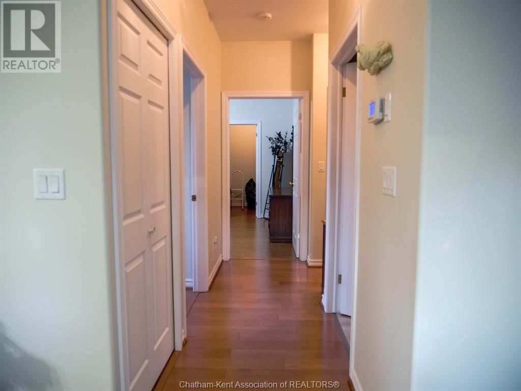 16 OAKGROVE LANE Image 26