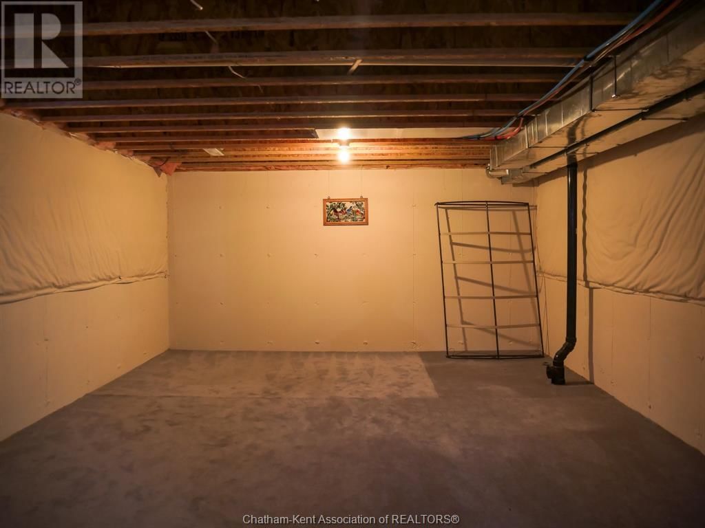 16 OAKGROVE LANE Image 32
