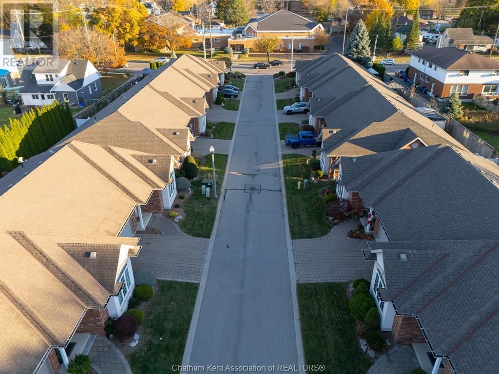 16 OAKGROVE LANE Image 9