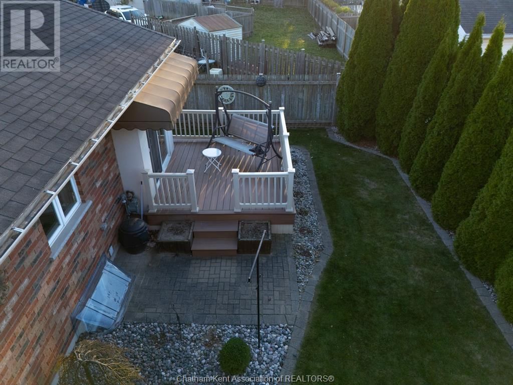 16 OAKGROVE LANE North Image 7