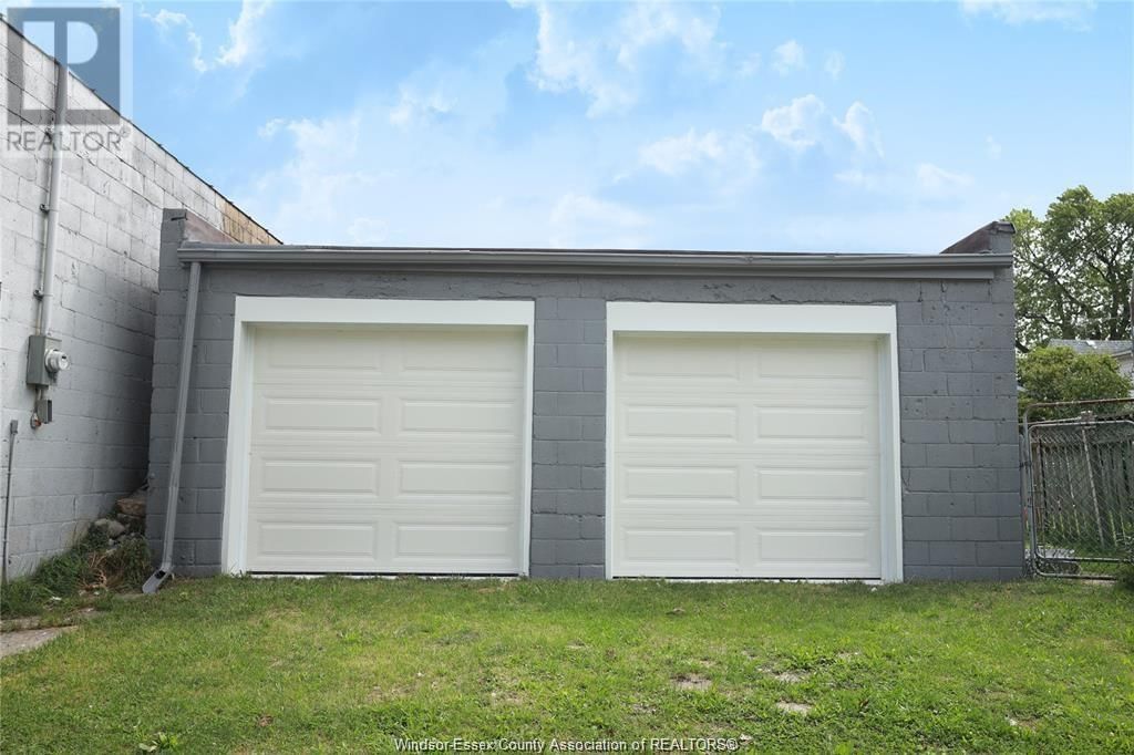 935 LANGLOIS AVENUE Unit# GARAGE Image 1