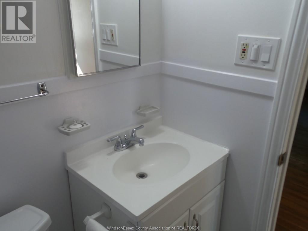 2163 COLLEGE Image 25