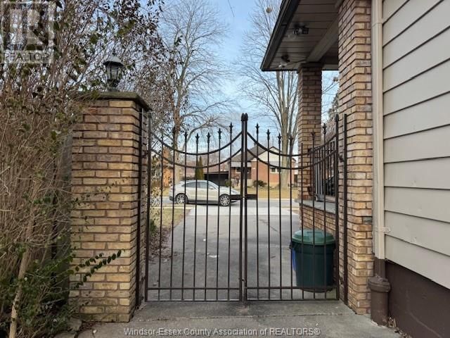 953 EASTLAWN AVENUE Image 22