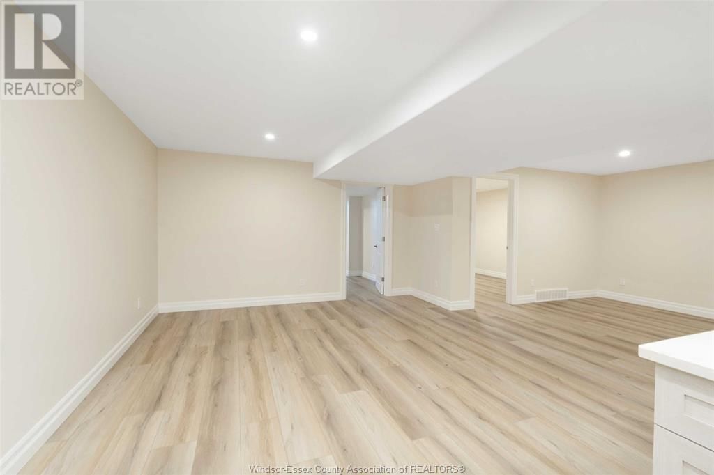 64 JEWEL STREET Image 31