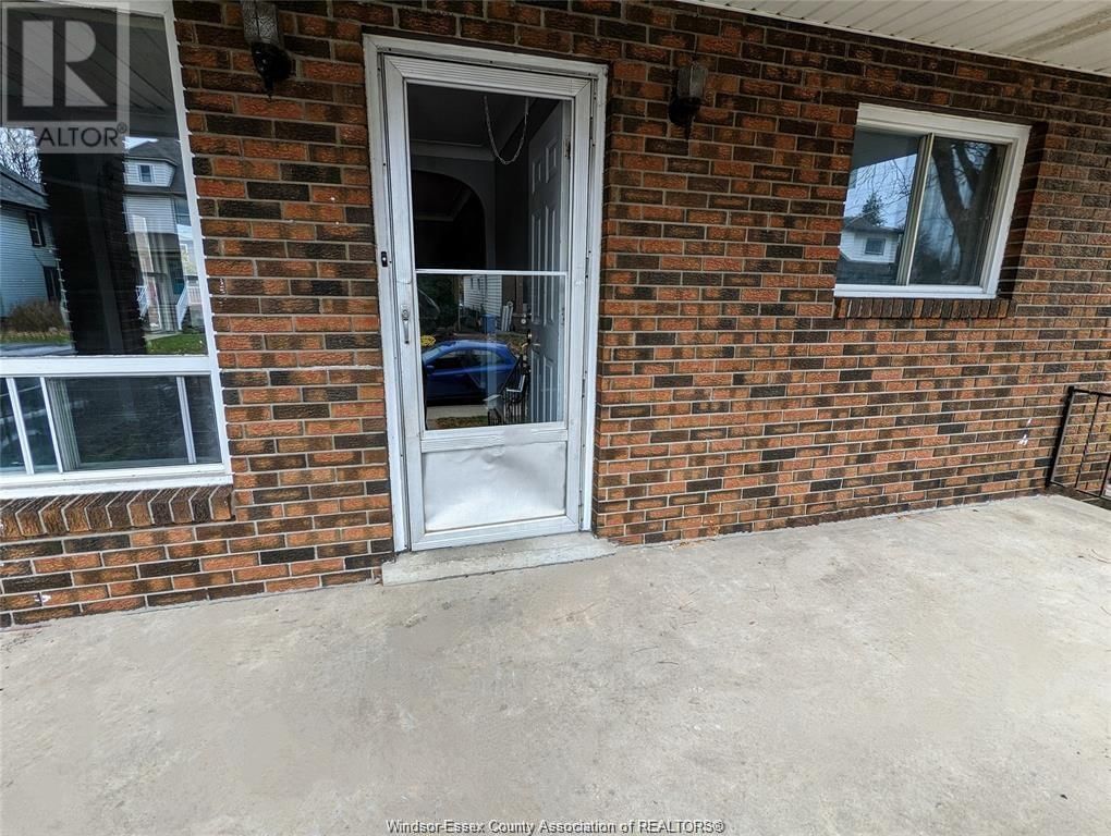 748 PIERRE AVENUE Unit# MAIN FLR Image 2