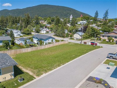 Image #1 of Commercial for Sale at 10 - 405 Canyon Street, Creston, British Columbia