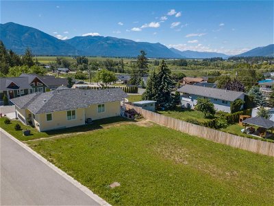 Image #1 of Commercial for Sale at 10 - 405 Canyon Street, Creston, British Columbia