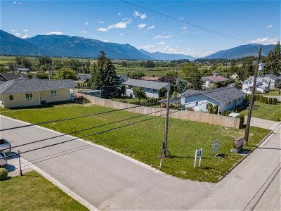 Image #1 of Commercial for Sale at 9 - 405 Canyon Street, Creston, British Columbia