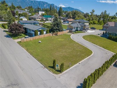Image #1 of Commercial for Sale at 1 - 405 Canyon Street, Creston, British Columbia