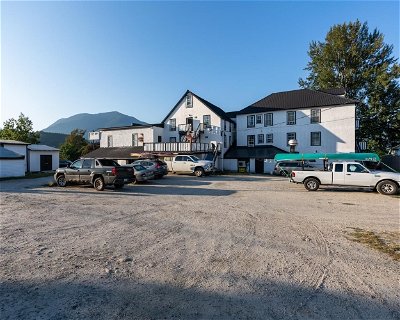 Image #1 of Commercial for Sale at 92 4th Avenue, Nakusp, British Columbia