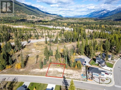 2268 BLACK HAWK Drive | Sparwood British Columbia | Slide Image Three
