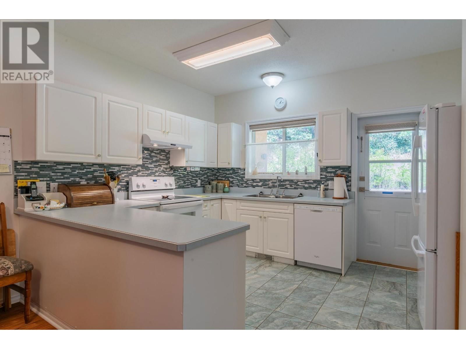 7 - 2205 ROCKLAND AVENUE Image 13