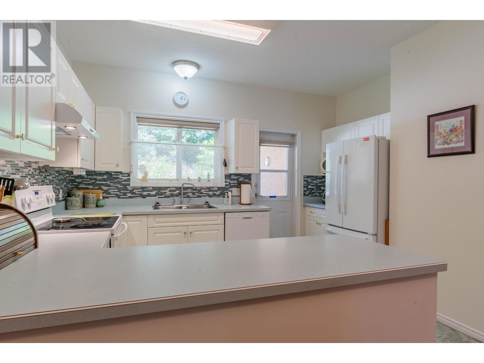7 - 2205 ROCKLAND AVENUE Image 14