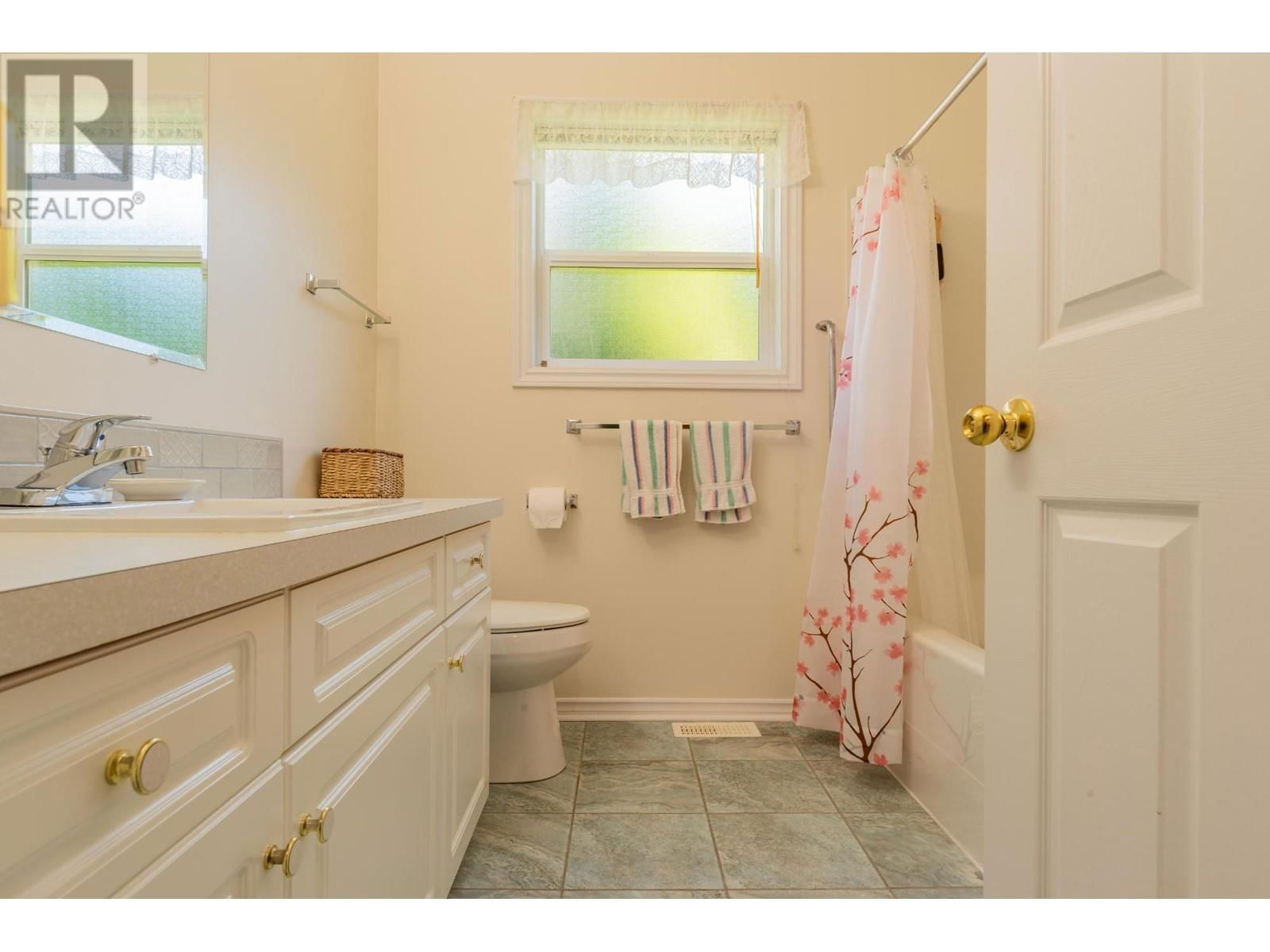 7 - 2205 ROCKLAND AVENUE Image 32