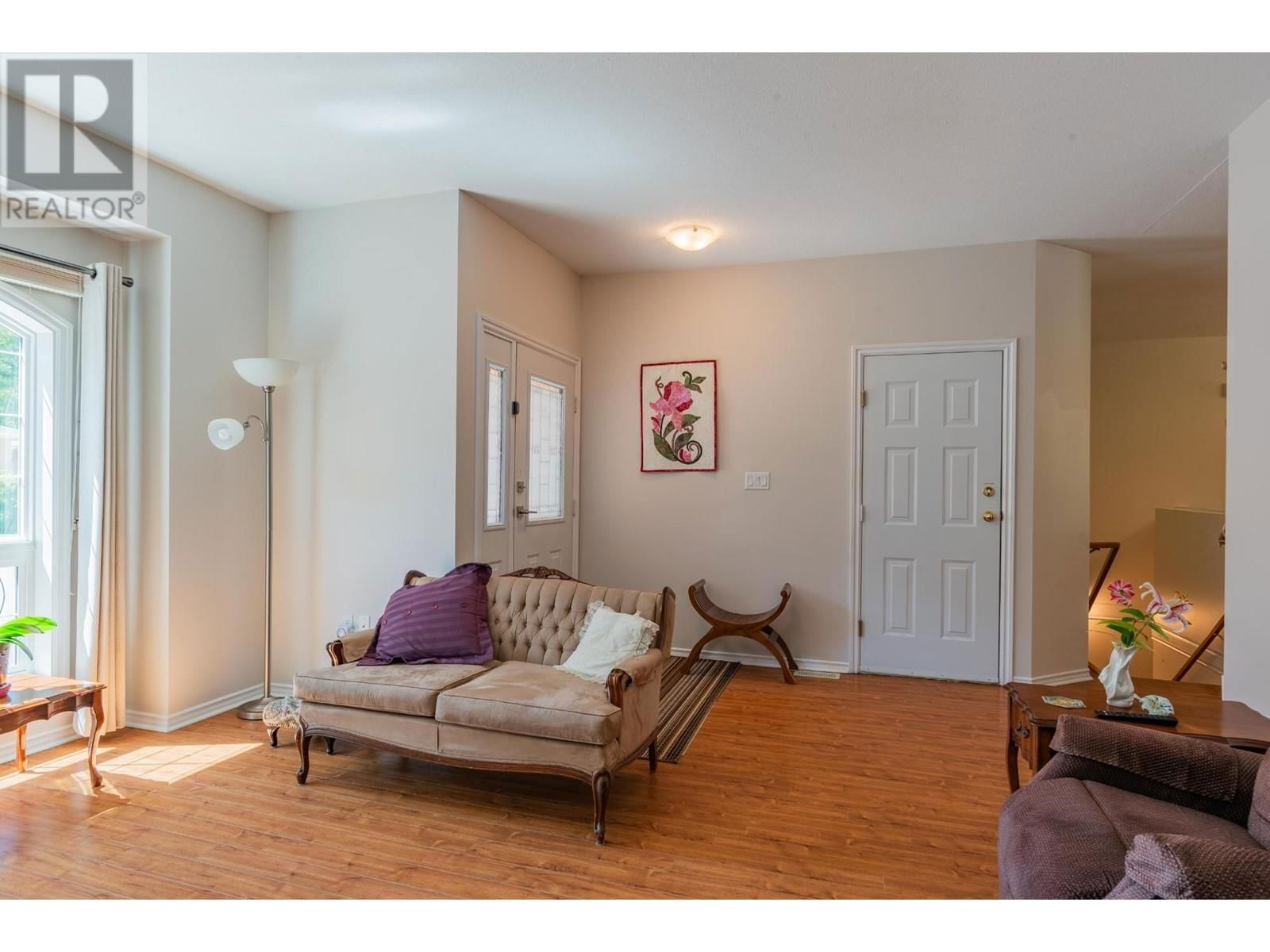 7 - 2205 ROCKLAND AVENUE Image 6