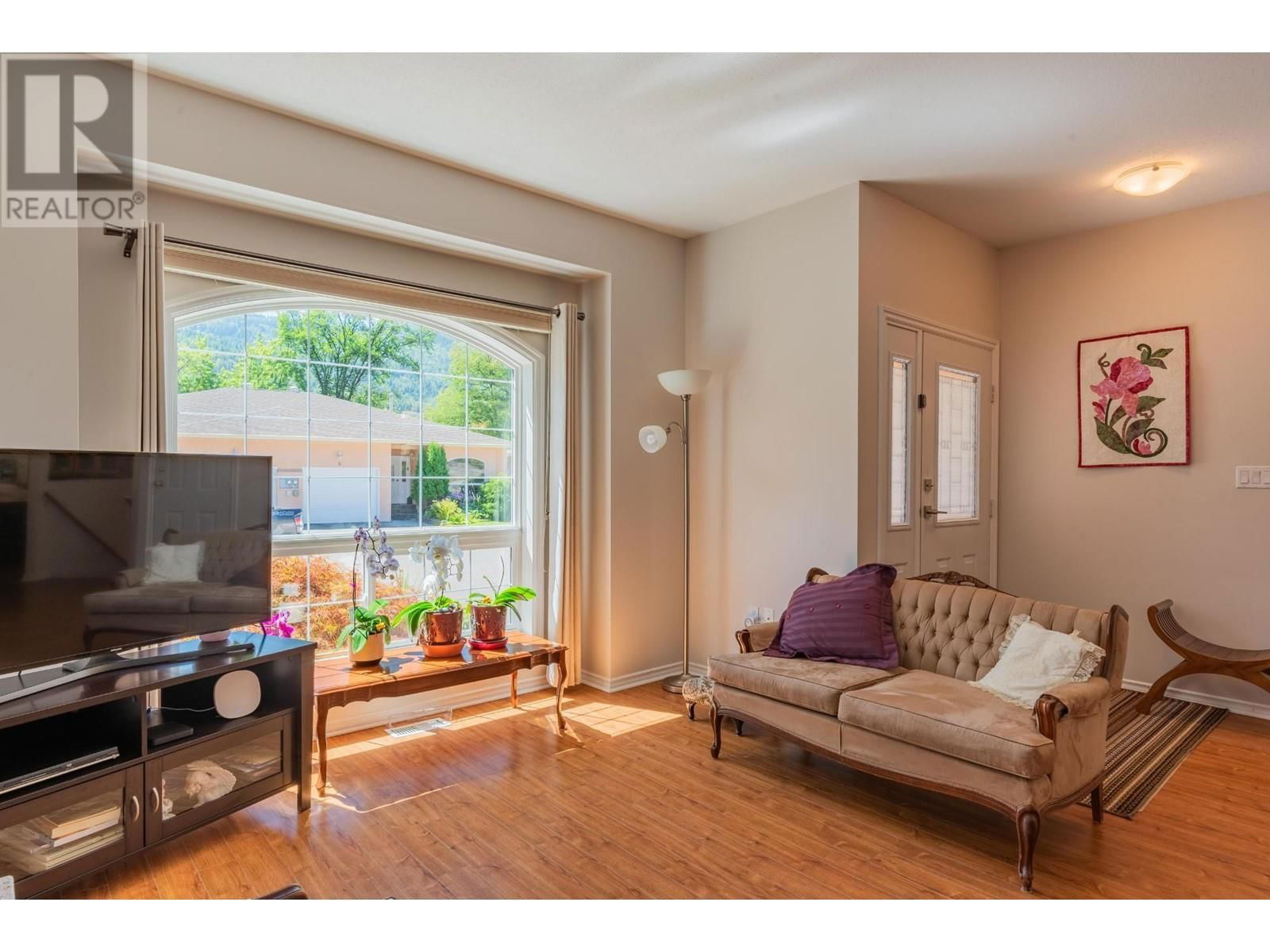 7 - 2205 ROCKLAND AVENUE Image 7